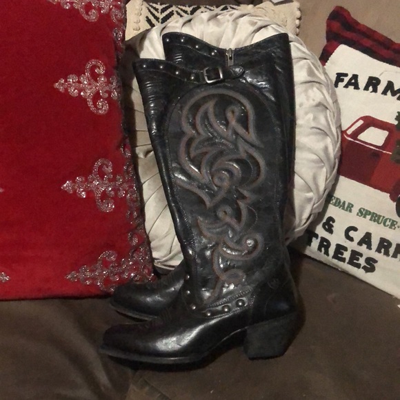 ✨ Rare ✨ EUC AMAZING Ariat Black Distressed Studded Cowboy Boots 7.5 B 🔥… - Picture 7 of 9